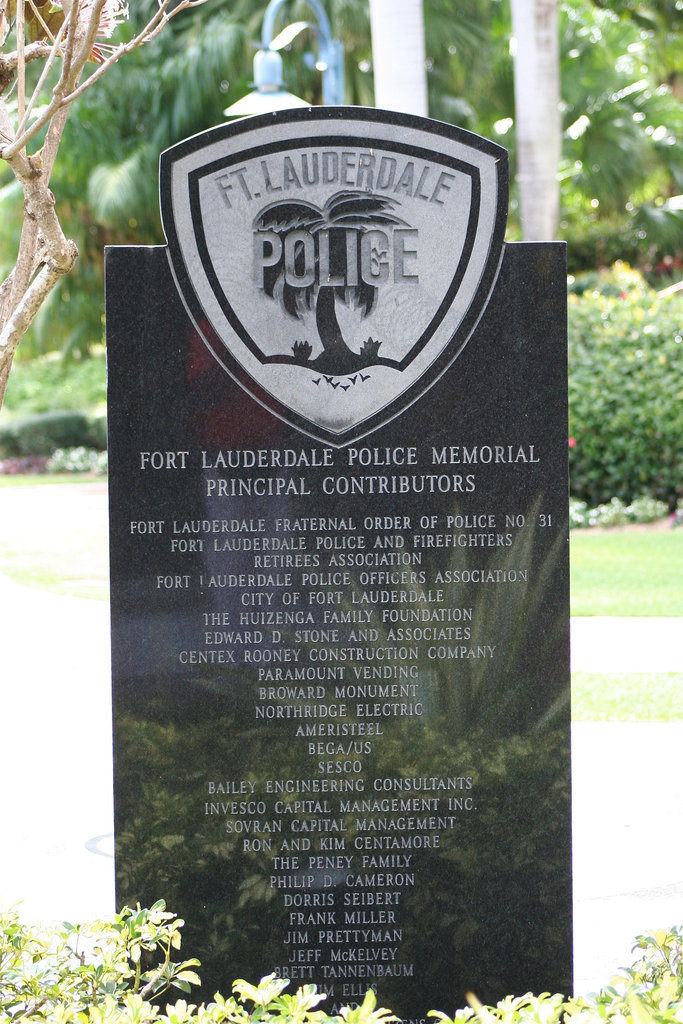 26.FortLauderdalePoliceMemorial.FLFL.9feb09.JPG