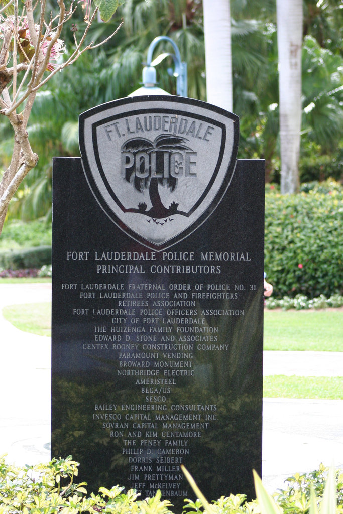 27.FortLauderdalePoliceMemorial.FLFL.9feb09.JPG