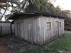 Maison à guichet fermé / Solitary house.