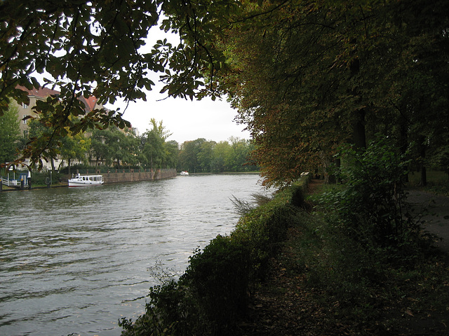 Berlin, river Spree (2)