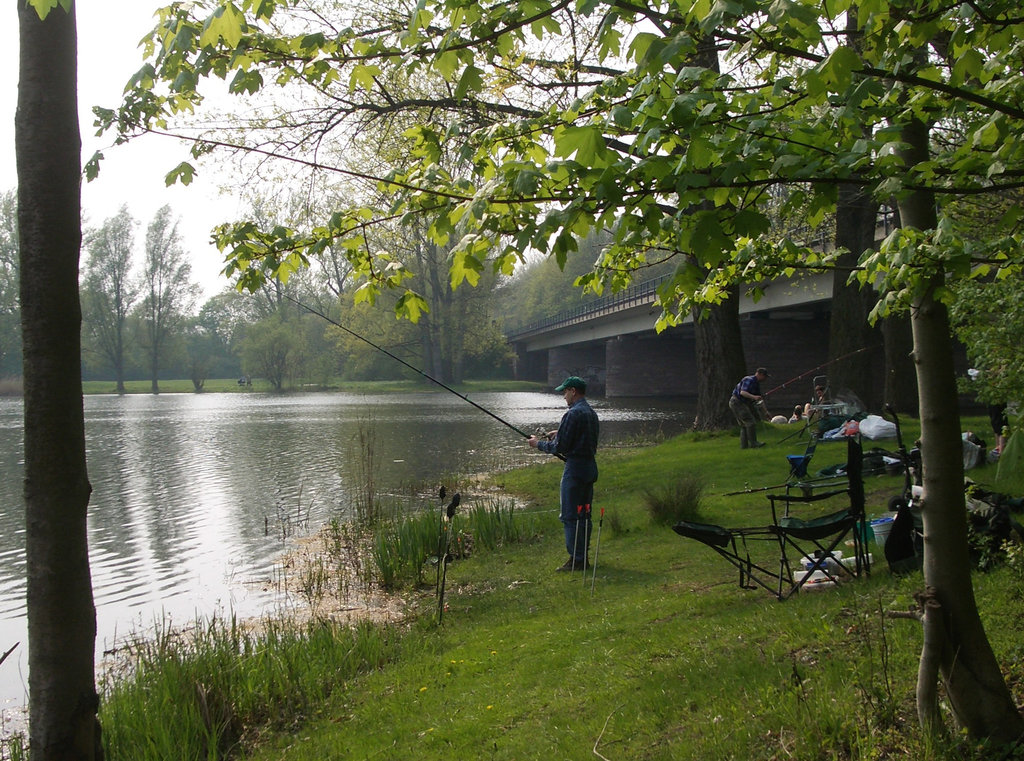 Angler an den Ricklinger Teichen