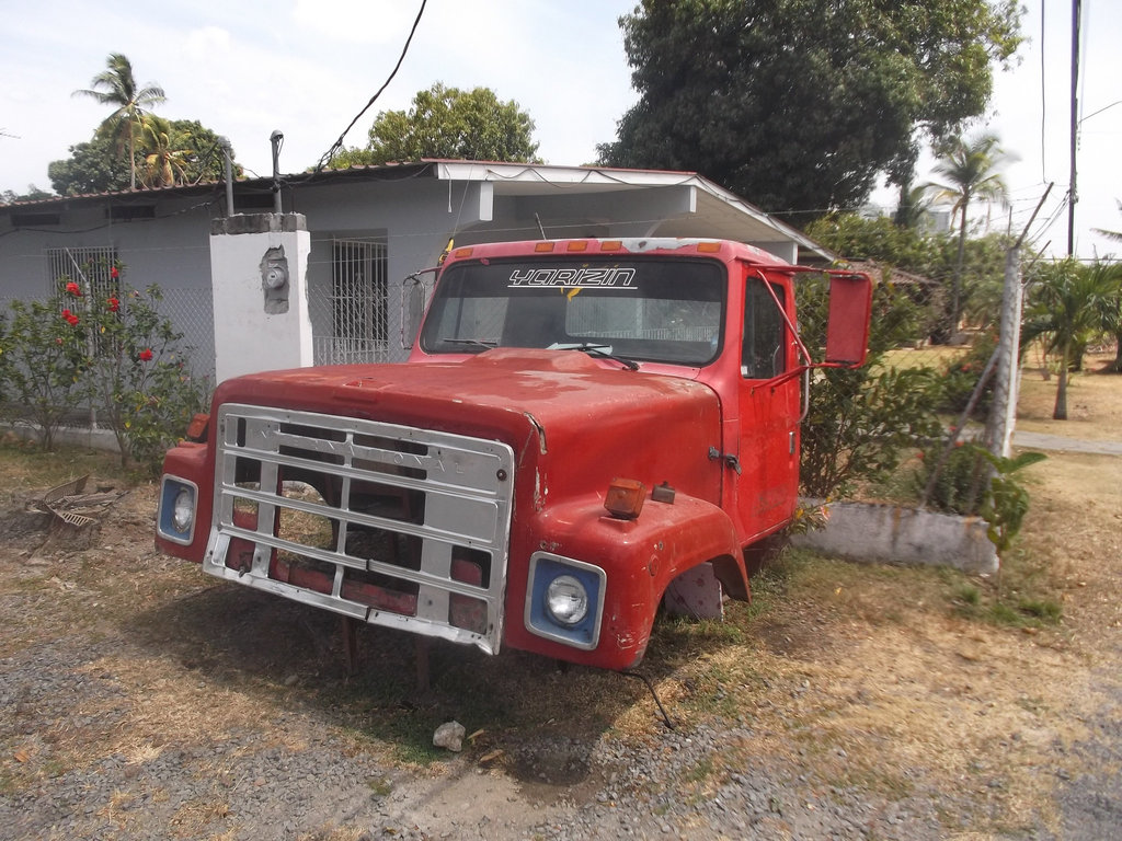 Yarizin offbeat truck / Art camionné.