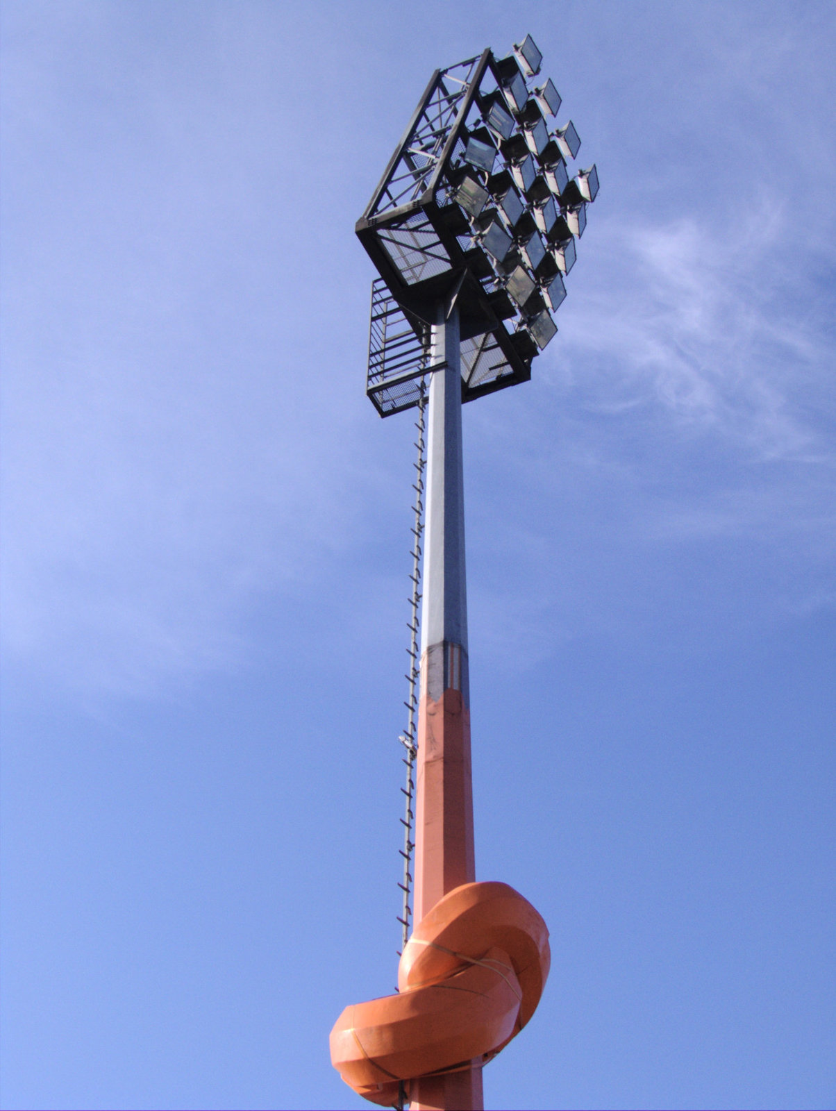 Neue Perspektive auf den Knoten - Flutlichtmast