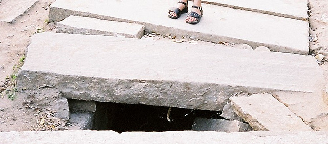 Bangalore Pavement - hesitant footsteps.