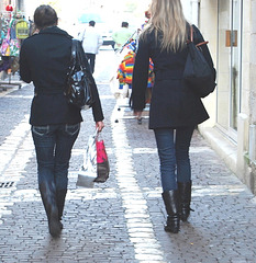 Lilette / Sexy duo en jeans et bottes - France