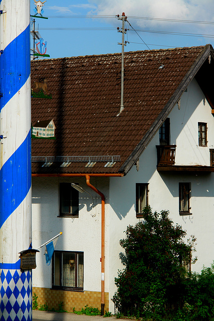 Icking - Maibaum und Gasthof “Zum Klostermaier”