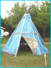 Solitude Ste-Françoise - Québec- CANADA - 20 août 2006 - La tente Indienne   /  Natives tent