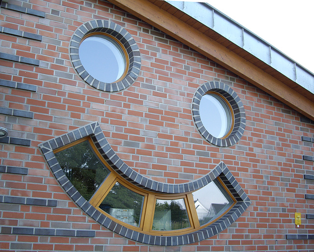 Fassade am Kindergarten / Windows in playshool