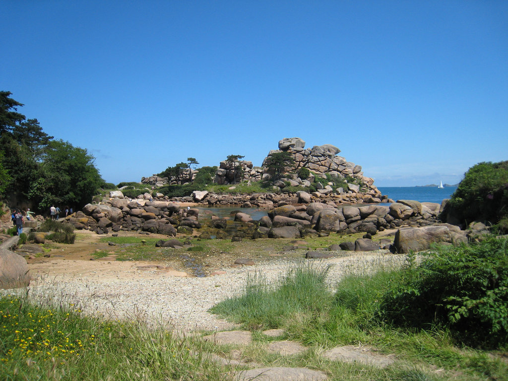 Le bout de la côte de granit rose