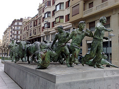 Pamplona: monumento al Encierro.