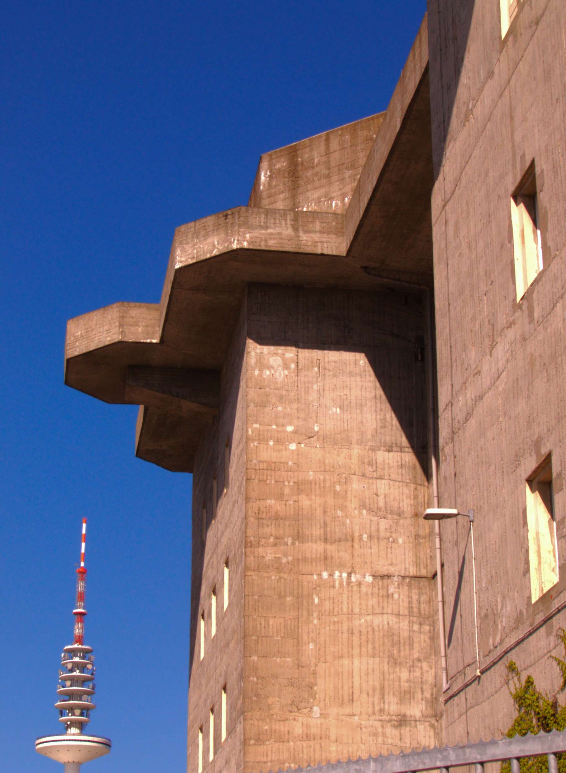 Flakbunker Heiligengeistfeld with Heinrich-Hertz-Turm