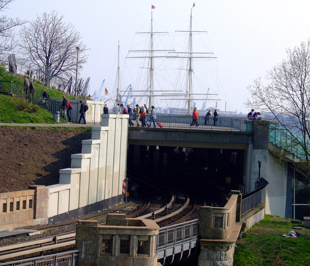 Brücke über den U-Bahnhof Landungsbrücken