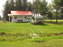 Solitude Ste-Françoise - Québec, CANADA - 20 août 2006 - Sanitary building / L'unité sanitaire