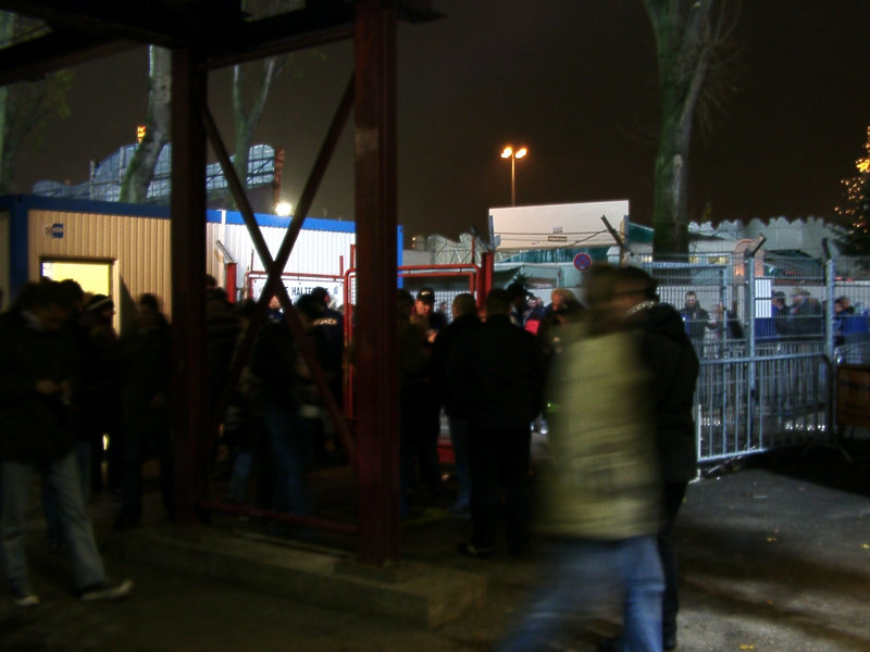 Herzlich willkommen im Stadion, herzlich willkommen an der Toilette