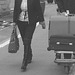 Jolie Dame d'âge mûr en bottes à talons hauts -  Aéroport de Bruxelles-  19 octobre 2008 / N & B.