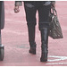 Jolie  blonde du bel âge avec des belles bottes de cuir sexy  /  Aéroport de Bruxelles --19 octobre 2008.