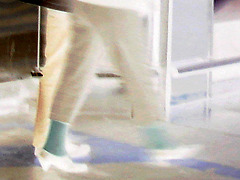 Fading away.....( Selon Christel.....)  / Mature in sexy nun shoes  /   Dame mature en chaussures de religieuses sexy -  Aéroport de Bruxelles / 19 octobre 2008 - Negative ghost effect