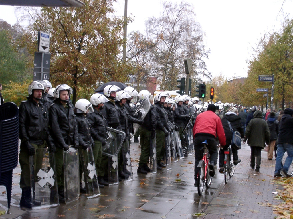 Immernoch völlig schwachsinniger Polizeikessel