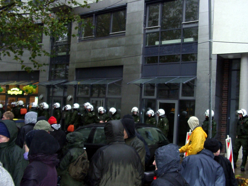 Demonstration im Polizei-Wanderkessel