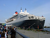 QM2 in Hamburg