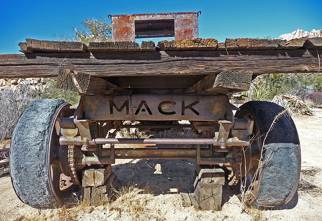 Desert Queen Ranch Mack Truck (2559)