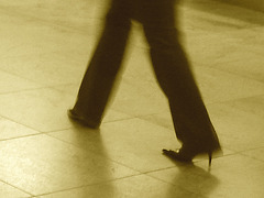 Air Italia black Lady in stiletto boots - Brussels airport /  19-10-2008- Sepia