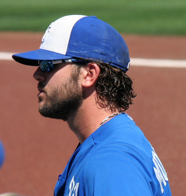 Mike Moustakas Signing Autographs (9849)