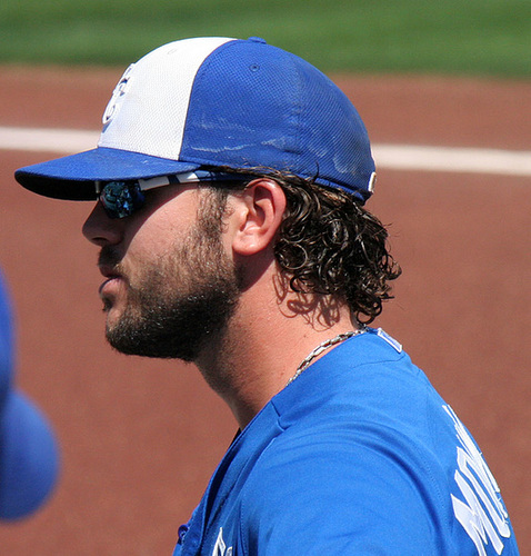 Mike Moustakas Signing Autographs (9850)