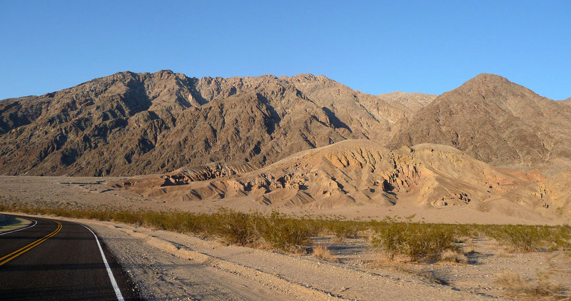 Along Badwater Road (3377)