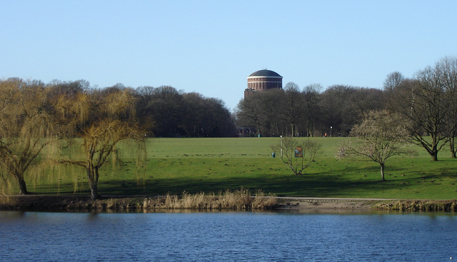 Stadtpartk mit Planetarium