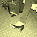 Black Lady in black & red hammer heels -  Noire sexy en beaux souliers à talons hauts rouge & noir - Avec permission / With permission - Aéroport de Bruxelles. - À l'ancienne avec photofiltre