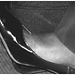 Black Lady in black & red hammer heels -  Noire sexy en beaux souliers à talons hauts rouge & noir - Avec permission / With permission - Aéroport de Bruxelles.- Noir et blanc  avec photofiltre