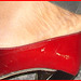 Black Lady in black & red hammer heels -  Noire sexy en beaux souliers à talons hauts rouge & noir - Avec permission / With permission - Aéroport de Bruxelles.