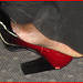 Black Lady in black & red hammer heels -  Noire sexy en beaux souliers à talons hauts rouge & noir - Avec permission / With permission - Aéroport de Bruxelles.