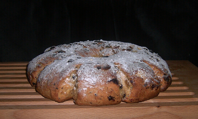 Stollen Wreath Bread with Mrs. Kostyra, Kerstkrans van Mrs. Kostyra