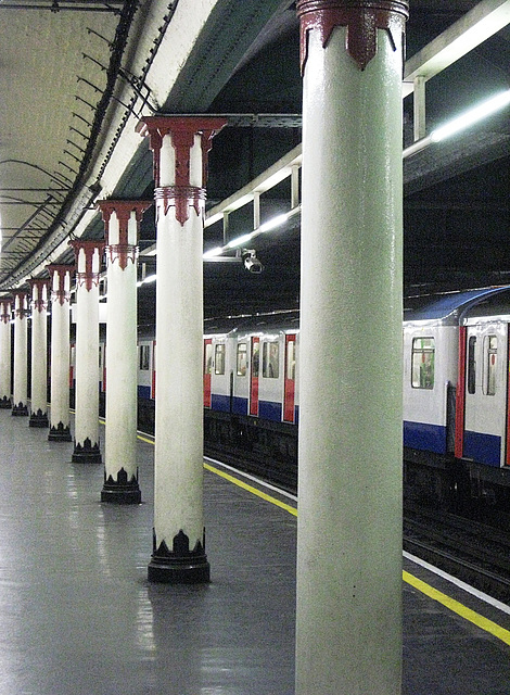 Temple Underground Station