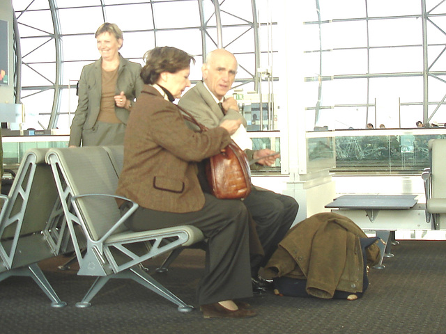 Mature duo / Deux Dames matures - Brussels airport / October 19th 2008.