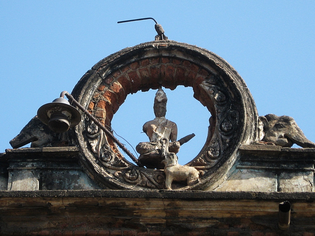 Decaying deity