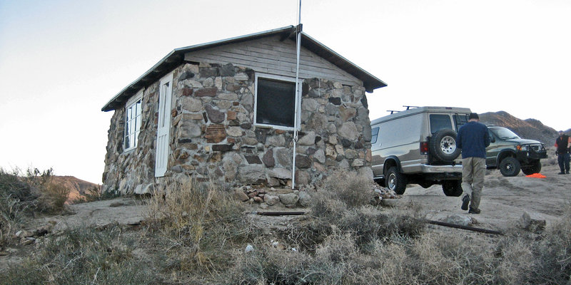 Geo Cabin (8649)