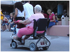 POUT ! POUT !  Lourde circulation roulante - Heavy wheeling traffic / Disney Horror pictures show