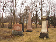 Cimetière et église  / Church and cemetery  -  Ormstown.  Québec, CANADA.  29 mars 2009