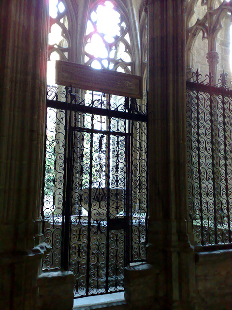 Catedral de Pamplona. Puerta al jardín del claustro.