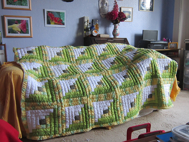 Yvonne's quilt is finished at last