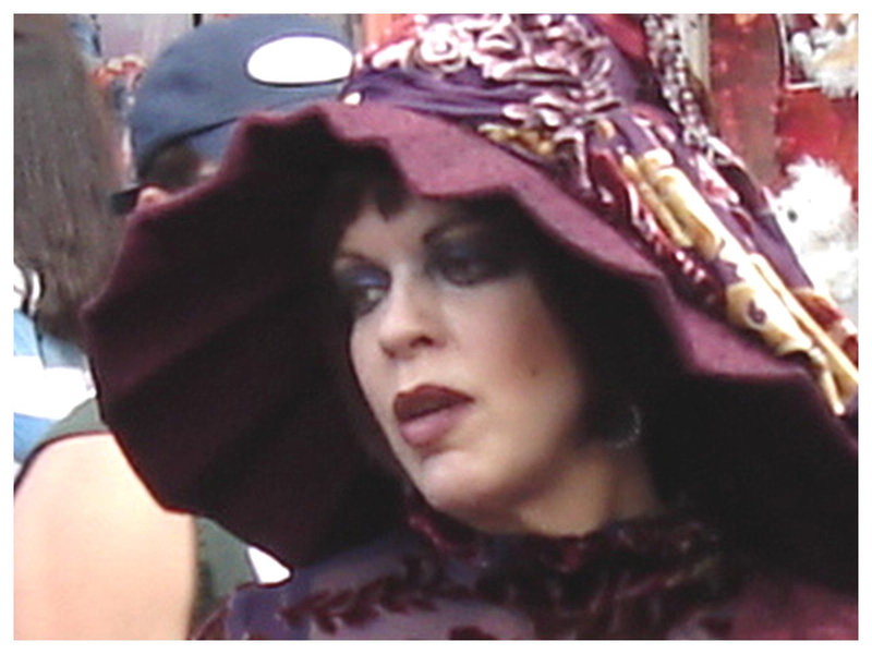 Cute and sexy Hatter / Jolie Dame à chapeau - Modifié avec microsoft photo editor - Disneyworld / 30 décembre 2006