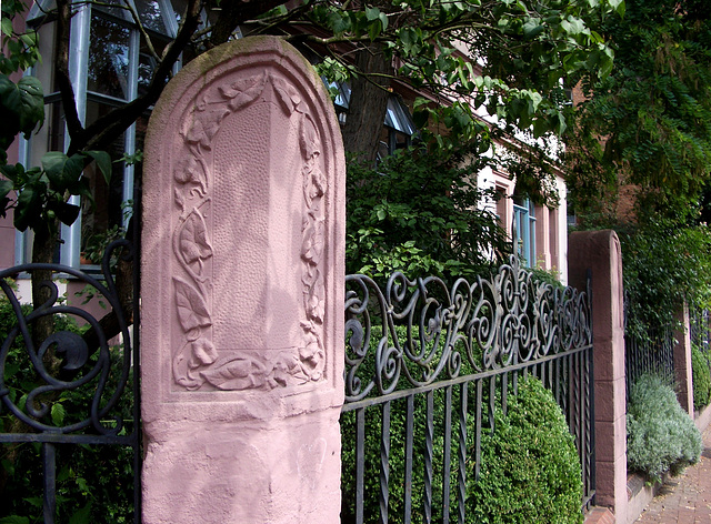 Zaun an der Haltestelle Nieschlagstrasse