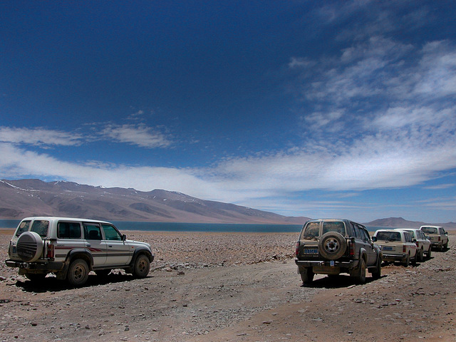 An other land cruiser convoy