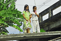Young audience at the Khlong side
