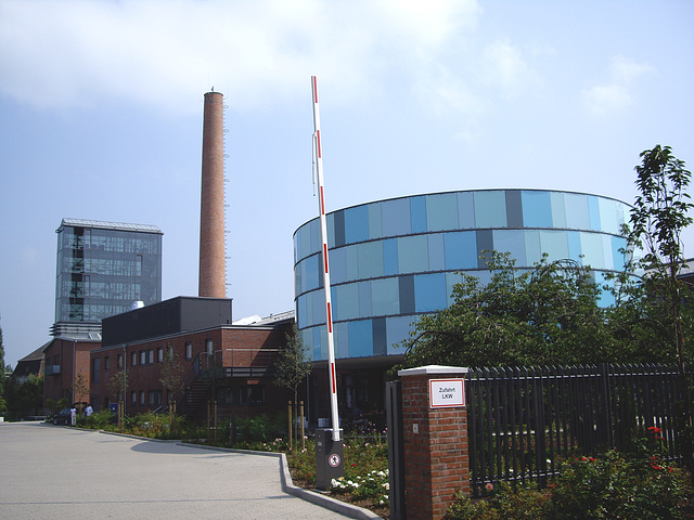 aus der alten Schnapsfabrik wird ein neues Reedereigebäude / from old Destillery to an  ocean carrier headquarter