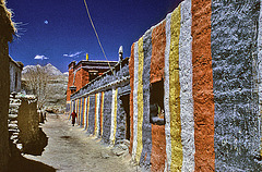 Along an alley in Mustang town