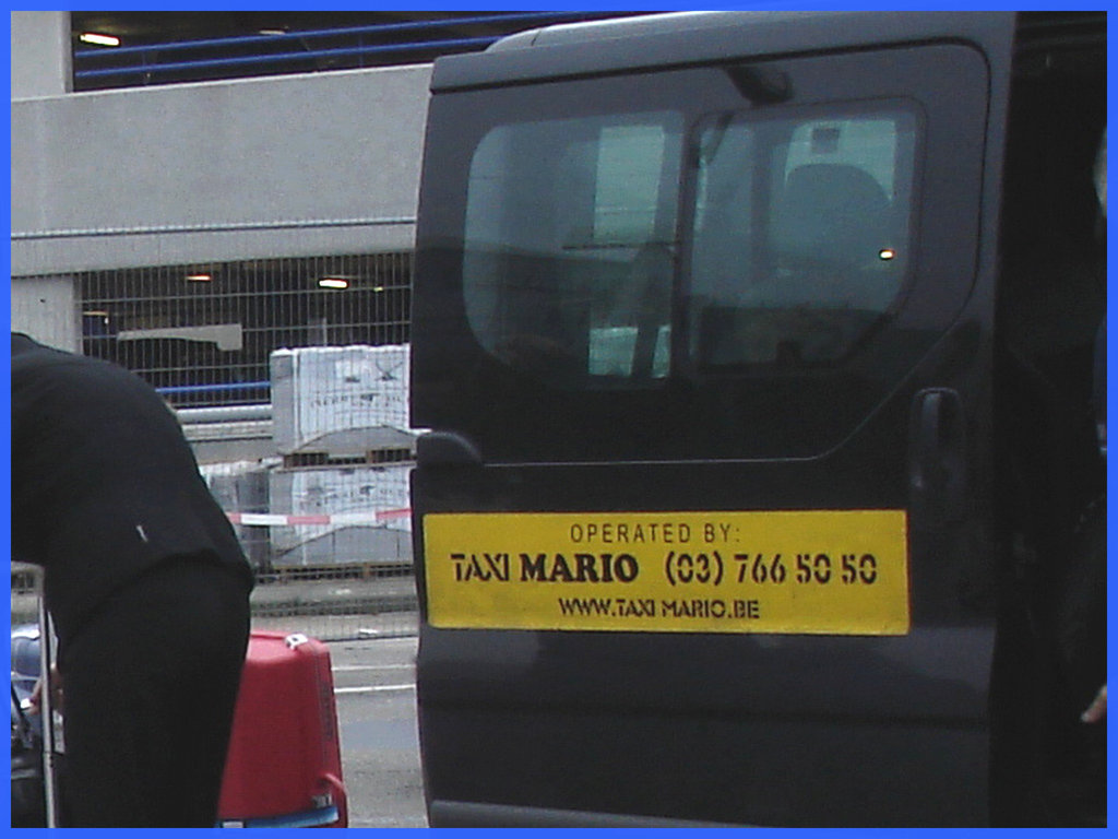 Brussels airport taxi -  Taxi à l'aéroport de Bruxelles -19-10-2008- Taxi Mario.